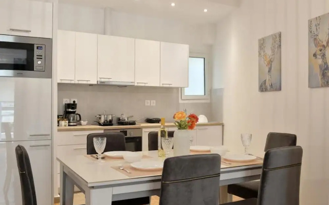GTD8210 - Acropolis Cozy Apt.