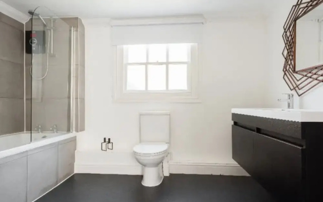 The Historic Gem - Sleek & Central 3bdr Maisonette