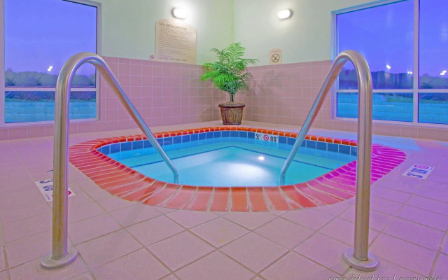 Holiday Inn Express & Suites Parkersburg-Mineral Wells by IHG