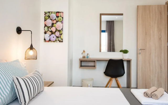 Mikes Beach Apartments & Studios