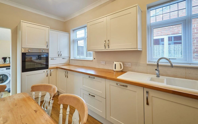 Host Stay Wardman Crescent