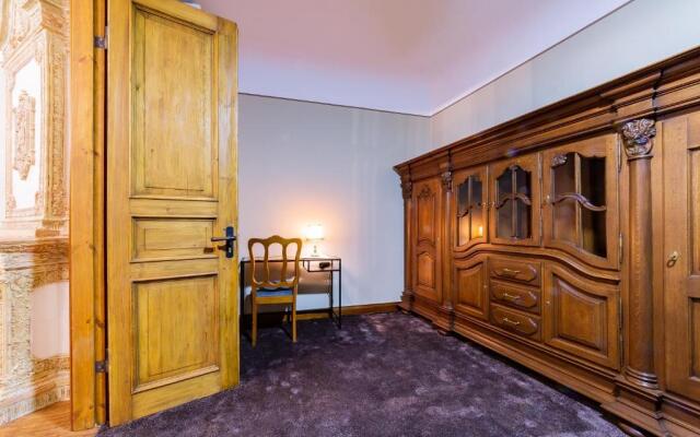 Ancient Storie's AP 65sqm Renovated Free parking
