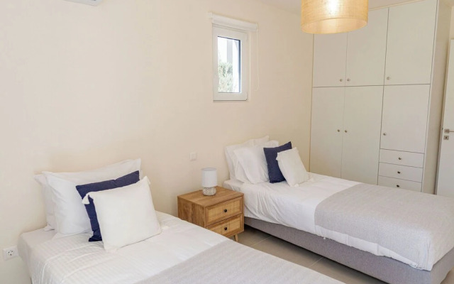 Phaedrus Living: Seaside Thalassa Cretan 102