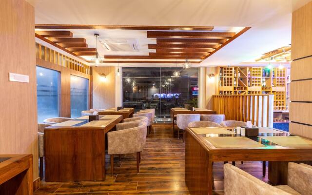 Chitwan Midtown Hotel