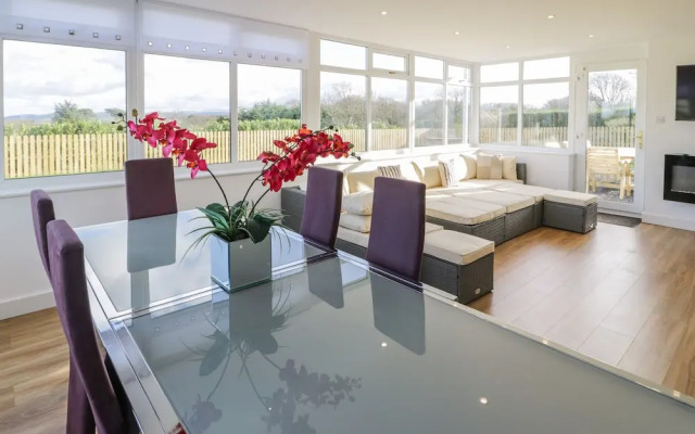 Top Of The Lane Luxury Holiday Apartment