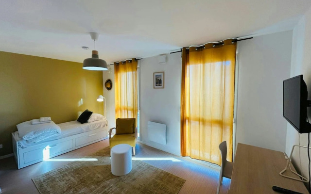 We Live In R - Suite 302