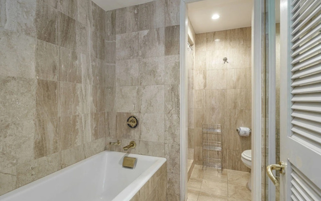 Oahu Royal Garden At Waikiki 2010 Condo