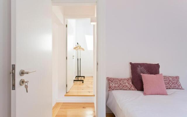 APOSENTUS - The light house at Miragaia