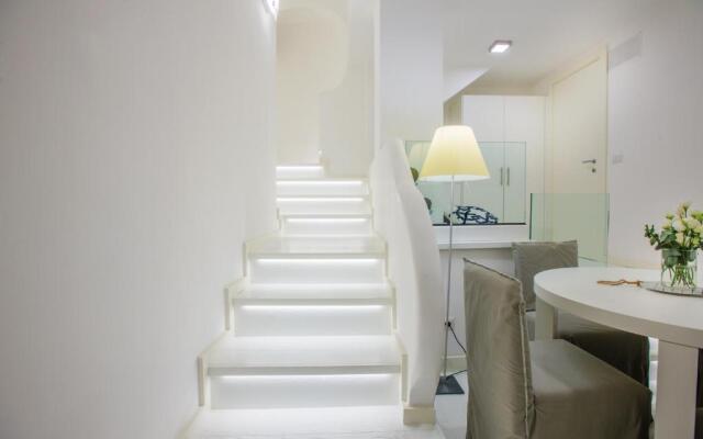 White Stylish Apartment 3