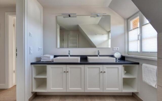 Rantum Dorf - Ferienappartments im Reetdachhaus 3 & 4