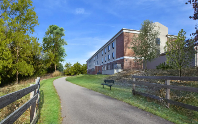 Holiday Inn Express & Suites Niles By Ihg