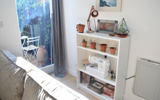 North London Studio With Wifi and Garden