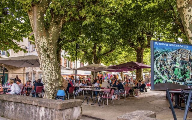 Spacious Holiday Home in Altillac with Private Pool