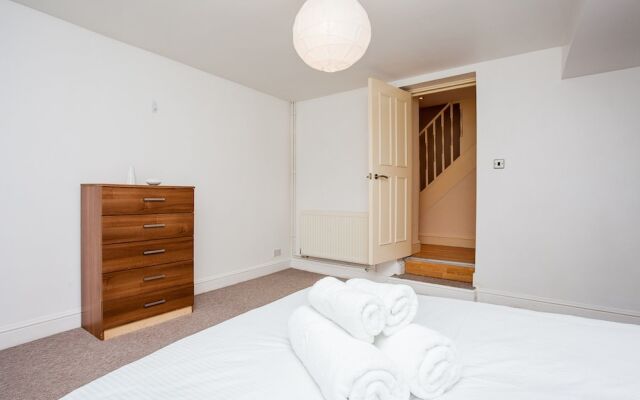 Bright &Spacious Family Home near London Bridge