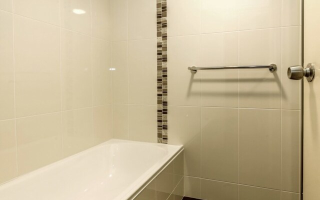 Bay Parklands, Unit 28, 2 Gowrie Avenue