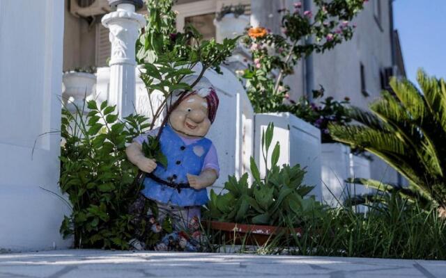 Mig - With Beautiful Garden - A3
