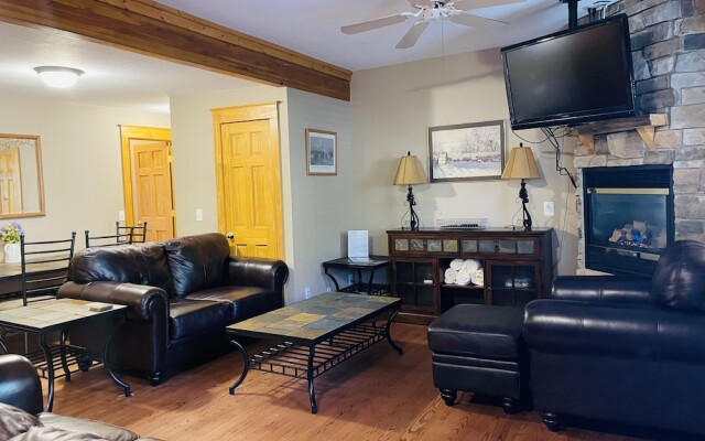 Hallett Peak 101 2 Bedroom Condo by RedAwning