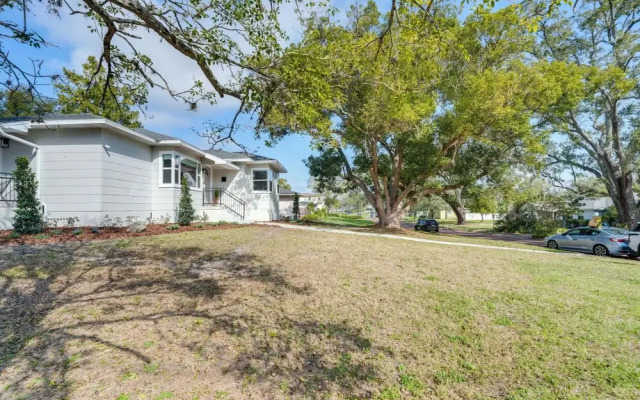 Mid-century Lakeland Home w/ Game Room!