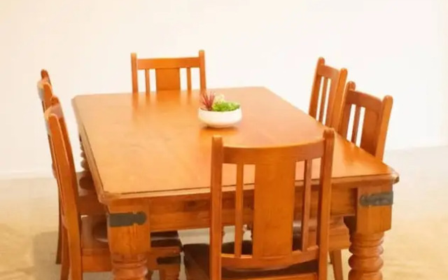 Stunning 2 Bed CBD Apartment 110m2 Two Carparks!