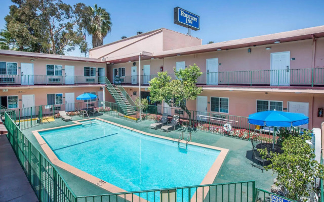 Rodeway Inn near Melrose Ave