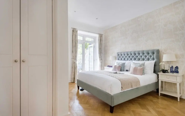 Chic Coleherne Road Garden House