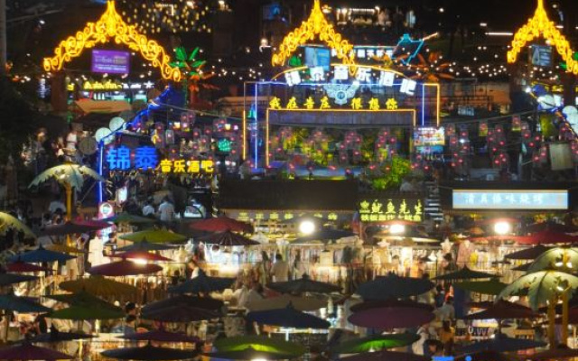 Dai Le Jiang Ju (Xishuangbanna Jinghong Riverside Night Market Water Splashing Square Store) – Outside – Xishuangbanna