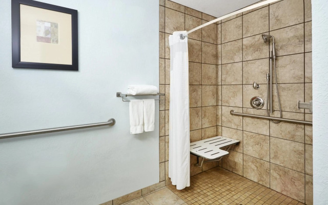 Holiday Inn Express & Suites Pekin (Peoria Area) by IHG