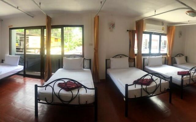 The Cubic Hotel - Hostel