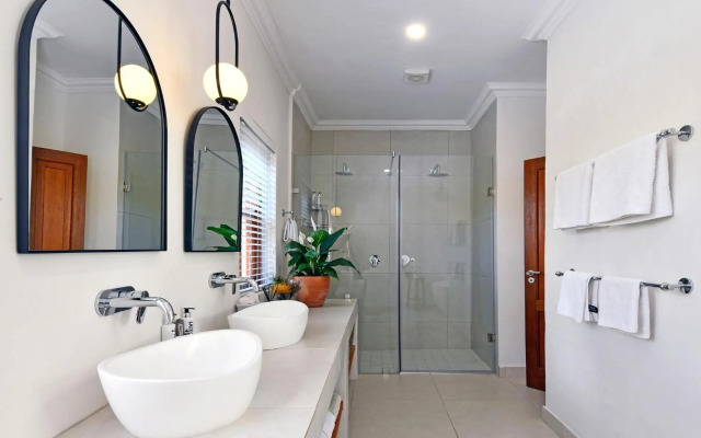 Petit Plaisir is a Romantic Self-catering Cottage on the Side of the Village no1