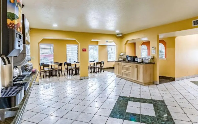 Econo Lodge Near Lackland Air Force Base-SeaWorld
