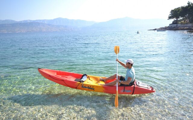 Studio apartment Suzane - terrace and sea view SA-Iris Postira, Island Brac