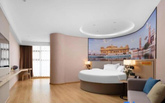 Yibin Four Leaf Hotel