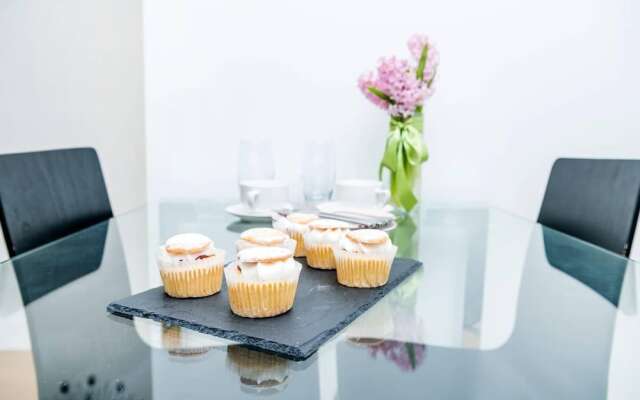 Modern 2br East London Flat