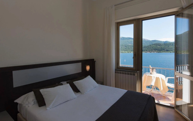 Hotel Carillon