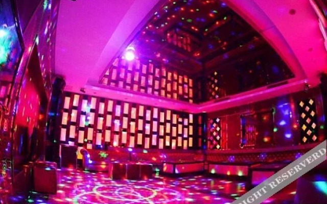 Menghu Holiday Hotel