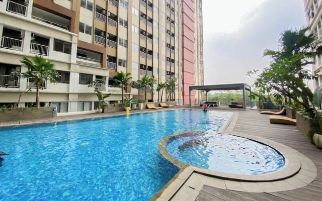 Cozy Studio Apartment At Gateway Park Lrt City Bekasi