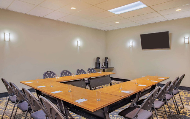 Days Inn & Conference Centre by Wyndham Cranbrook