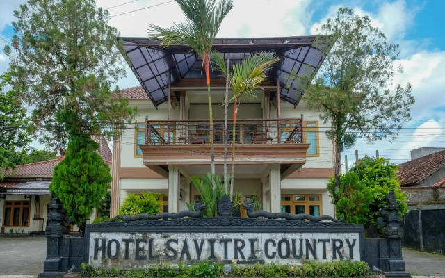 Hotel Savitri Country