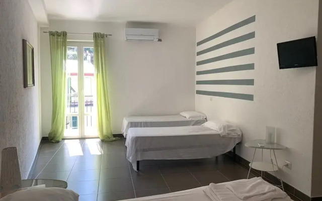 Vernazza Rooms & Apartments