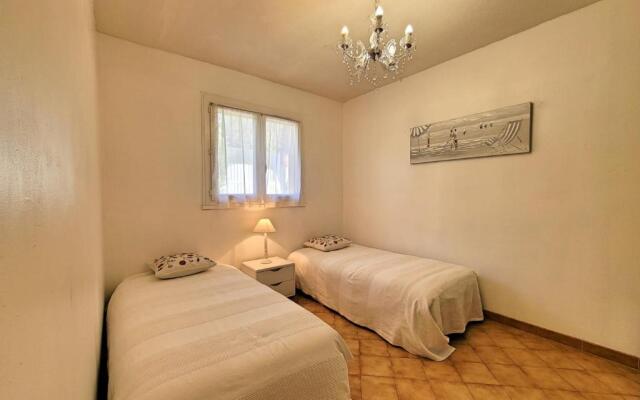 Beautiful House For 8 With Garden And Pool