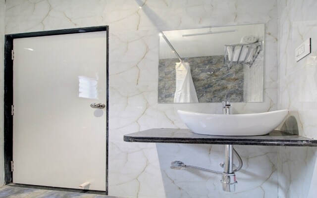 CAPITAL O 29781 Radhika Ex