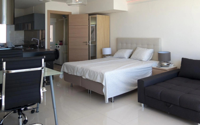 First Line P. Banus Sleeps 4