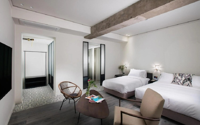 Oia Hotel