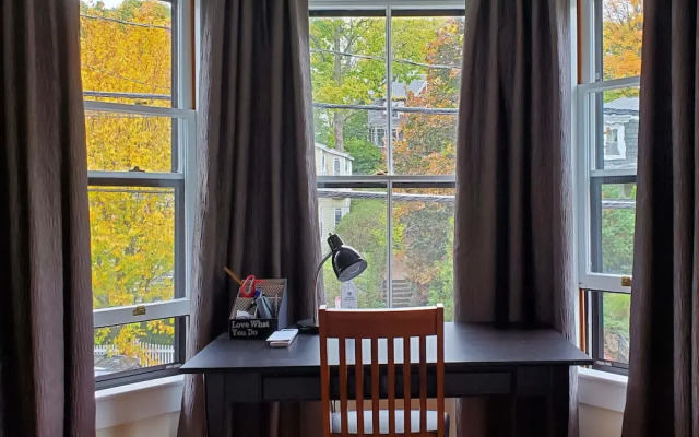 Davis Square Inn