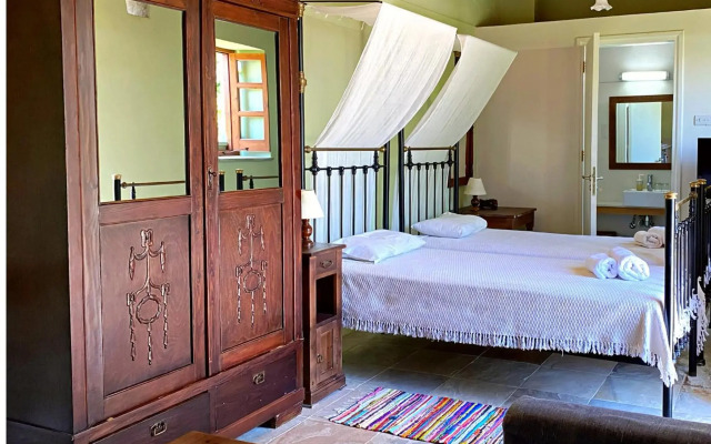 Eveleos Country House