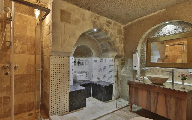 Jacob's Cave Suites