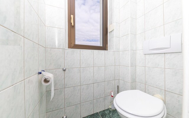 Nice Apartment in Kastel Stafilic With 1 Bedrooms and Wifi