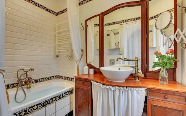 Monte Cassino Blanco by Grand Apartments