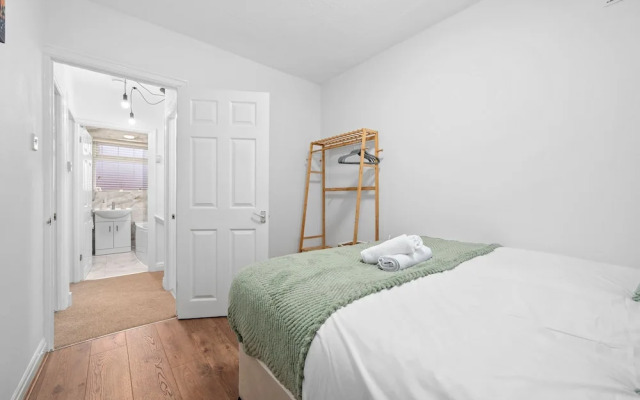 Modern 3-bedroom Home With Garden