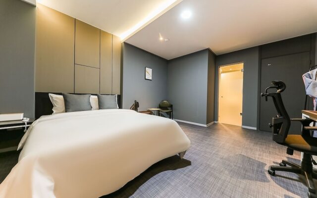 Cheonan St179 Hotel
